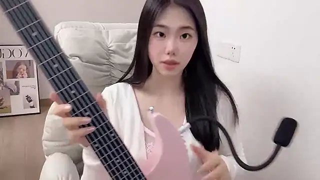 suki-1 online show from 12/22/25, 06:10