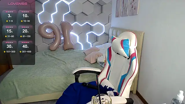 Snapshot of aliicemeow chatting on 06/03/26, 02:25 aliicemeow online show from 06/03/26, 02:25