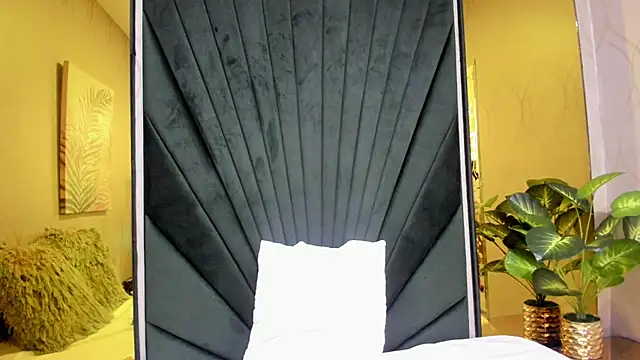 Emilysweet4u  online show from 09/18/25, 11:45