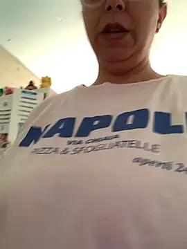 Snapshot of LupeLok chatting on 06/02/26, 05:37 LupeLok online show from 06/02/26, 05:37