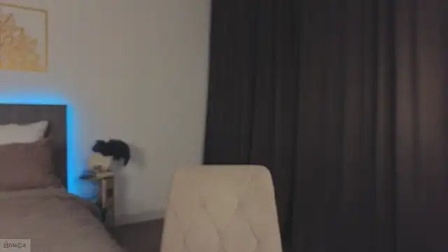 Snapshot of Adele_Armas chatting on 10/18/25, 11:05 Adele Armas online show from 10/18/25, 11:05