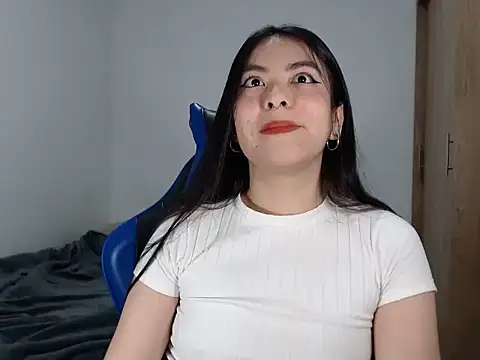 EloiseJun online show from 11/23/25, 04:34