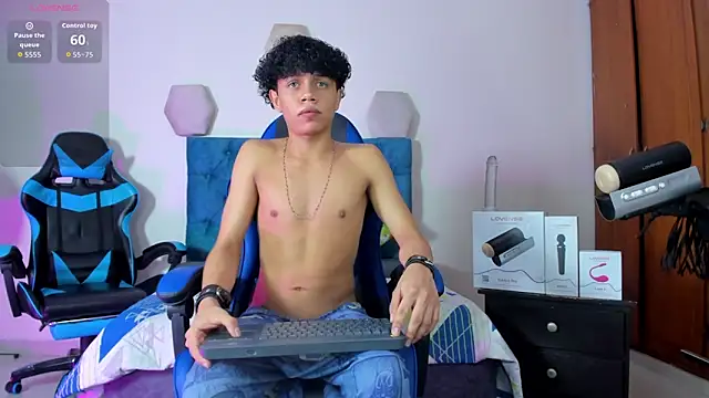 Snapshot of _taylor_black chatting on 09/26/25, 02:10  taylor black online show from 09/26/25, 02:10