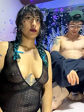 Snapshot of puepleholly chatting on 12/23/25, 01:36 puepleholly online show from 12/23/25, 01:36