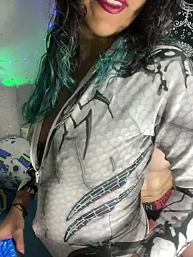 Snapshot of puepleholly chatting on 02/14/26, 12:29 puepleholly online show from 02/14/26, 12:29