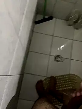 Snapshot of thomasllucas chatting on 10/06/25, 09:34 thomasllucas online show from 10/06/25, 09:34