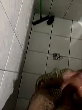 Snapshot of thomasllucas chatting on 10/29/25, 08:10 thomasllucas online show from 10/29/25, 08:10