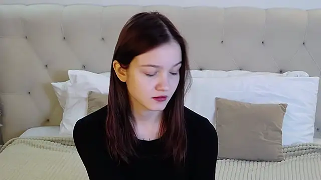 MichelleRoux online show from 11/07/25, 01:22