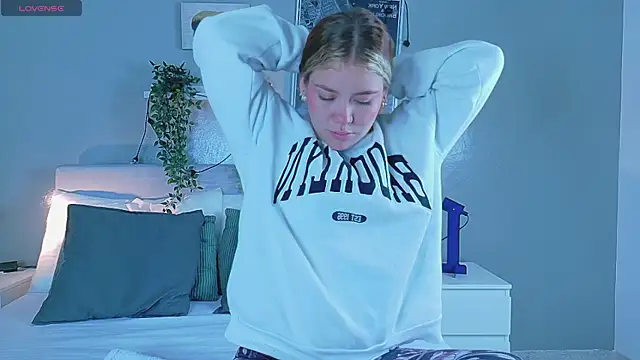 BelaMiller  online show from 09/23/25, 11:46