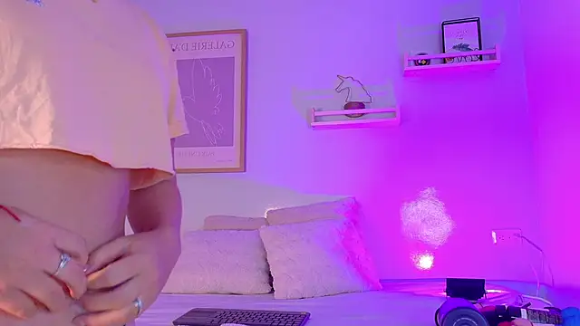 BelaMiller  online show from 12/19/25, 11:39