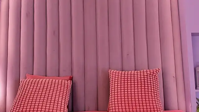 TiffValentinee  online show from 10/28/25, 08:00