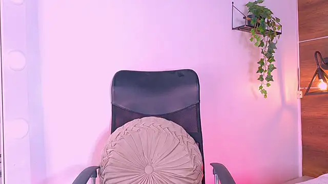 TiffValentinee  online show from 11/05/25, 08:09