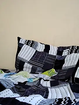 Snapshot of La_Cosita_69 chatting on 10/17/25, 02:19 La Cosita 69 online show from 10/17/25, 02:19