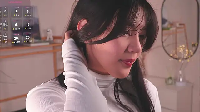 MoiraEger online show from 11/11/25, 04:40