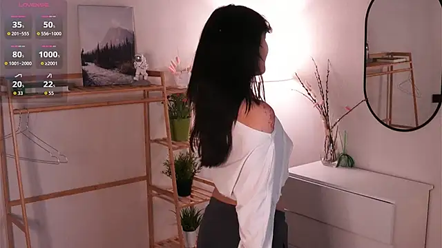 MoiraEger online show from 12/20/25, 05:09