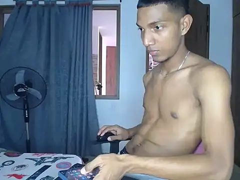 Snapshot of miguelmarcus chatting on 09/15/25, 05:35 miguelmarcus online show from 09/15/25, 05:35