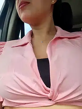 CrisMarulanda online show from 10/14/25, 02:51