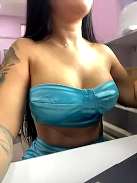 CrisMarulanda online show from 12/19/25, 06:37