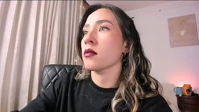 Snapshot of Sara_kaic chatting on 05/18/26, 01:35 Sara kaic online show from 05/18/26, 01:35