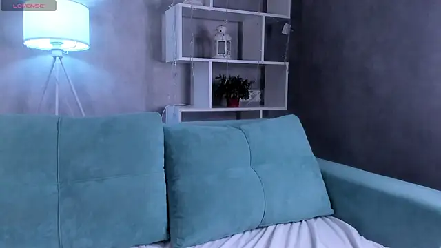 Molly Platt online show from 11/17/25, 09:26