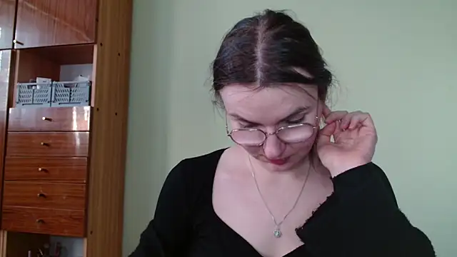 LooveELLYx online show from 02/04/25, 02:43