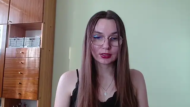 LooveELLYx online show from 02/24/25, 02:37