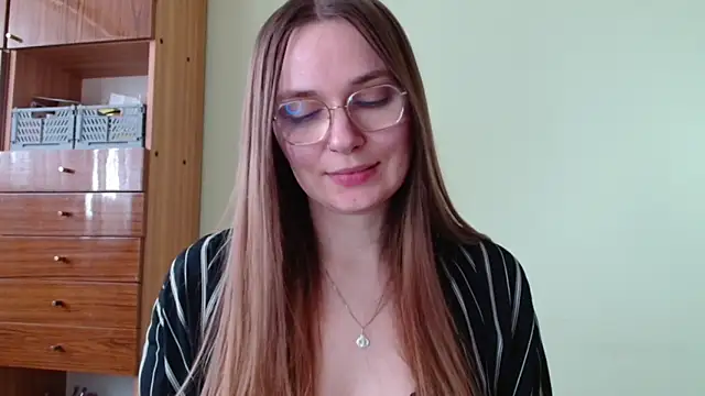 LooveELLYx online show from 04/13/26, 01:38