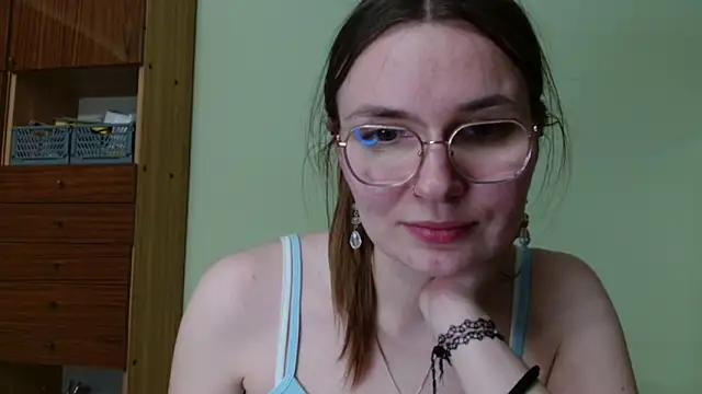 LooveELLYx online show from 04/15/26, 07:58