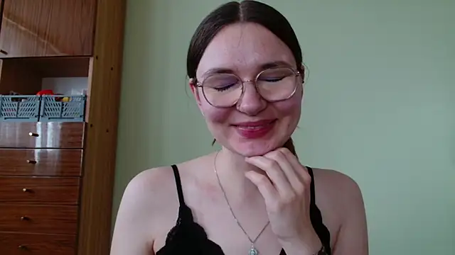 LooveELLYx online show from 05/08/26, 06:30