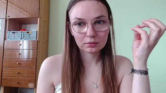 LooveELLYx online show from 05/12/26, 01:52
