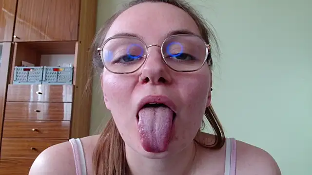 LooveELLYx online show from 05/22/26, 02:22