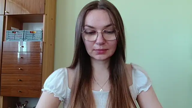 LooveELLYx online show from 05/25/26, 06:30
