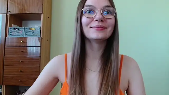 LooveELLYx online show from 05/28/26, 06:32