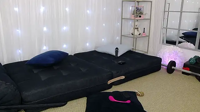 Snapshot of SarahRaynex chatting on 02/02/26, 08:02 SarahRaynex online show from 02/02/26, 08:02