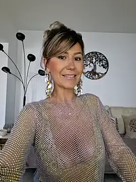 CelynaRoss online show from 04/16/26, 09:32