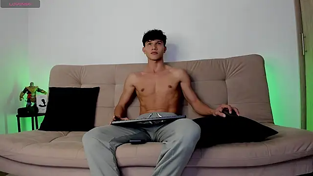 2Amateur Guys online show from 11/20/25, 10:53