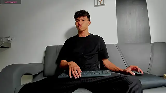 2Amateur Guys online show from 02/05/26, 07:40