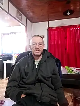Snapshot of elpolaquin chatting on 06/17/26, 05:58 elpolaquin online show from 06/17/26, 05:58