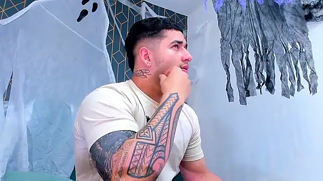 king falconer online show from 10/23/25, 03:39