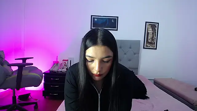 Esmeraldaa- online show from 10/19/25, 04:46