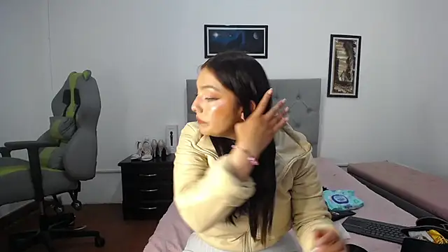 Esmeraldaa- online show from 11/11/25, 04:01