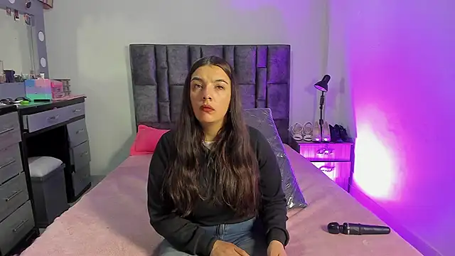 Esmeraldaa- online show from 01/18/26, 09:57