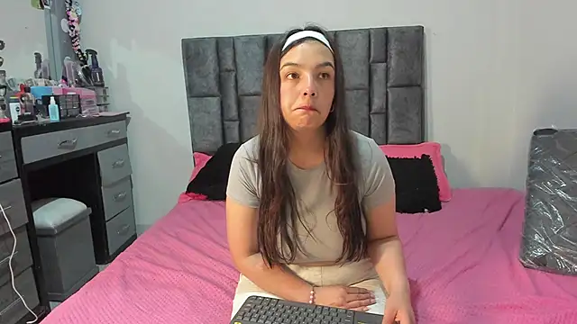Esmeraldaa- online show from 05/19/26, 05:36