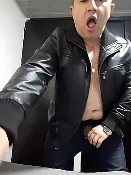 BigCristh79 online show from 04/08/26, 02:06