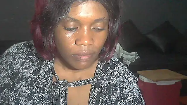 Snapshot of sexythae32 chatting on 11/16/25, 02:00 sexythae32 online show from 11/16/25, 02:00