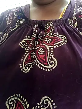 Snapshot of tamilaruvi chatting on 11/09/25, 03:05 tamilaruvi online show from 11/09/25, 03:05