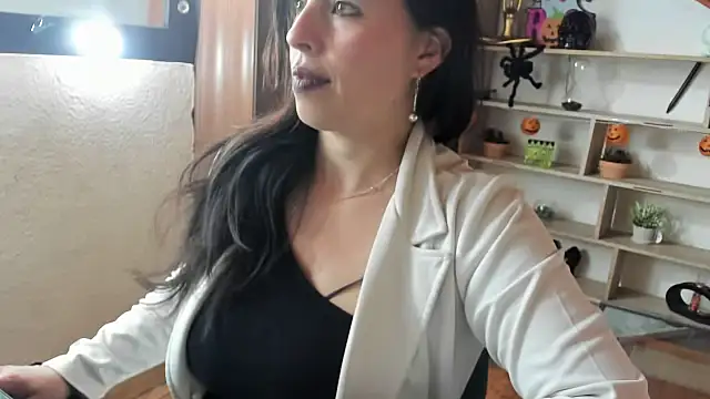 katherine blair online show from 10/27/25, 01:15