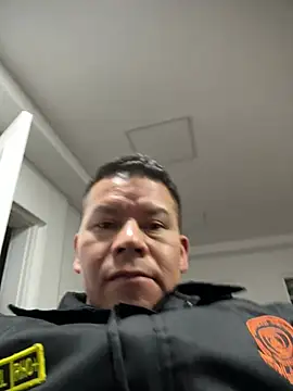 Snapshot of Manu0586 chatting on 04/20/26, 12:35 Manu0586 online show from 04/20/26, 12:35