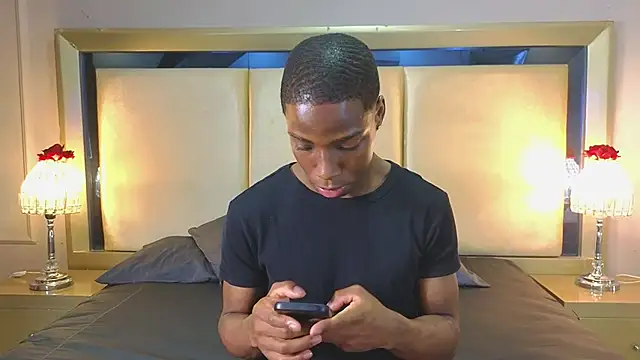 Snapshot of CharlesBrown_ chatting on 05/15/26, 01:29 CharlesBrown online show from 05/15/26, 01:29