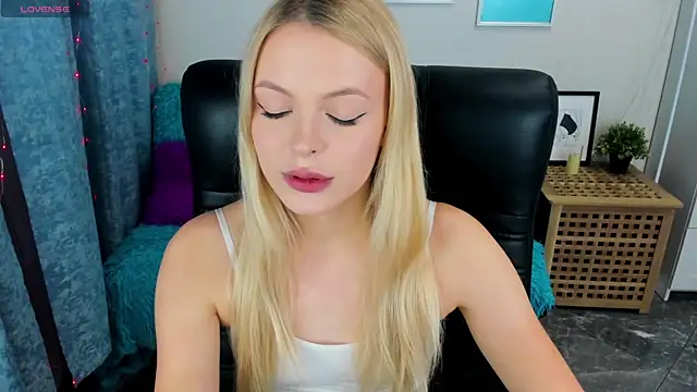 KatherineePierce online show from 10/03/25, 04:59